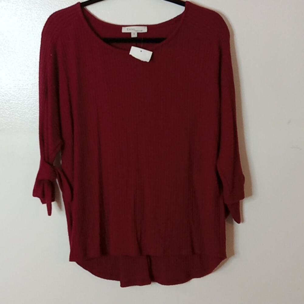 NWT Essei v-neck Burgundy size Small knit blouse. Made in U.S.A
